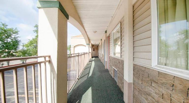 Hotel O Daylight Inn Elkhart I-90, IN — photo 4
