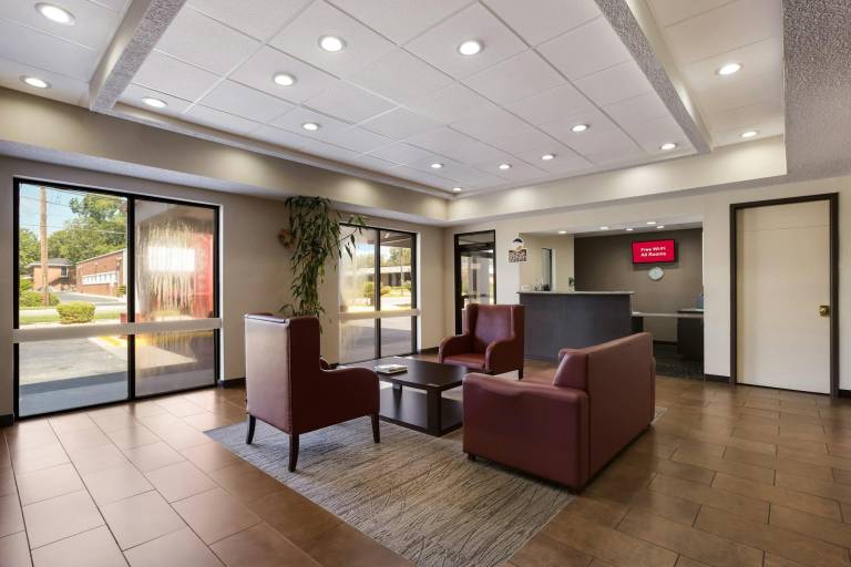 Red Roof Inn & Suites Statesboro - University — photo 2