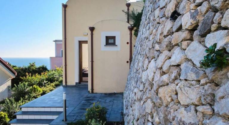 House with 1 room for 2 persons in Agerola