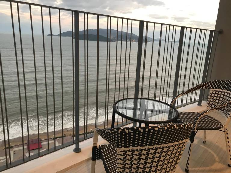 Rental apartment with jacuzzi & pool | Next to the beach | Suitable for remote work | Pet-friendly in Nha Trang