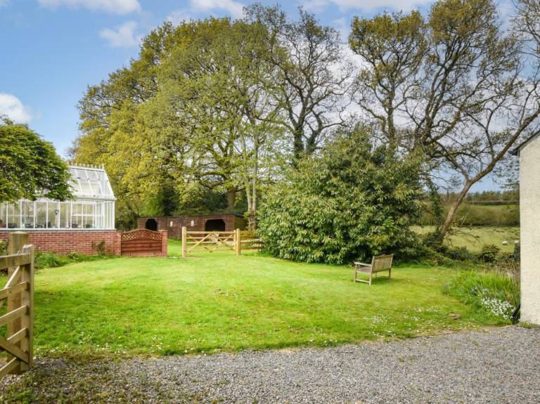 Lovely cottage with yard | Pet-friendly — photo 2