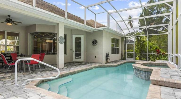 Ample vacation home with pool | Dogs allowed — photo 5