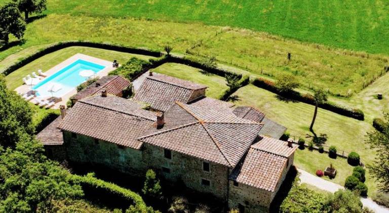 Villa with pool — photo 5