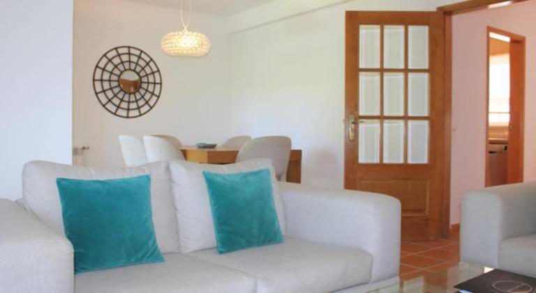 Rental apartment with hot tub, garden & pool in Leiria