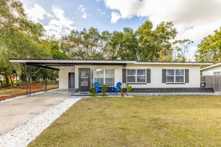Child-friendly pleasant house with garden | Pets allowed in Orlando, FL
