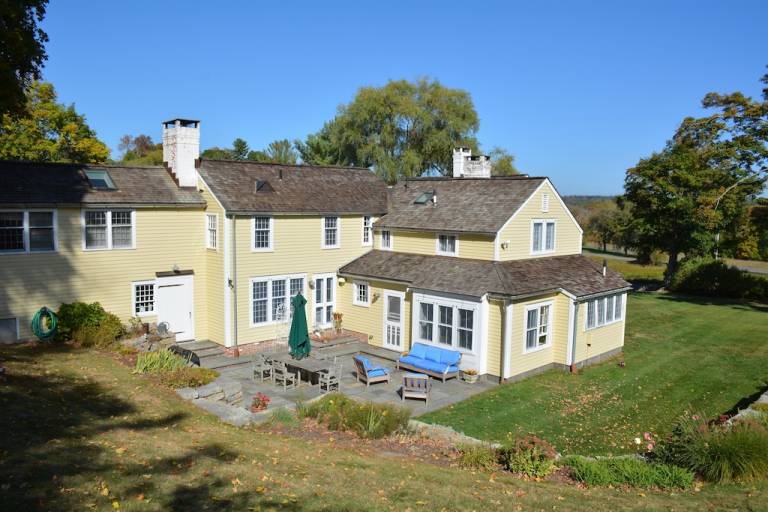 Farmhouse  New Preston