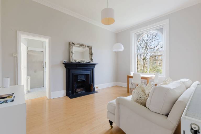 Spacious Sun Filled 1BDR Flat in Highbury