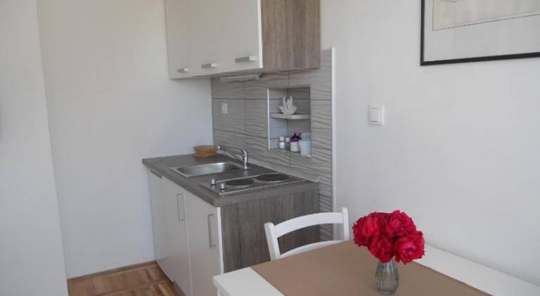 Apartment with grill, garden & terrace — photo 5