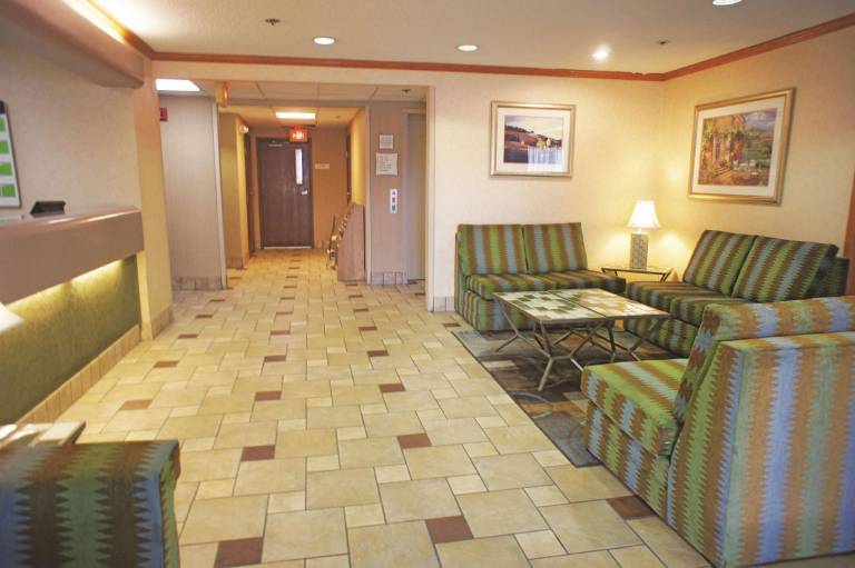 La Quinta Inn & Suites by Wyndham El Paso West Bartlett — photo 4