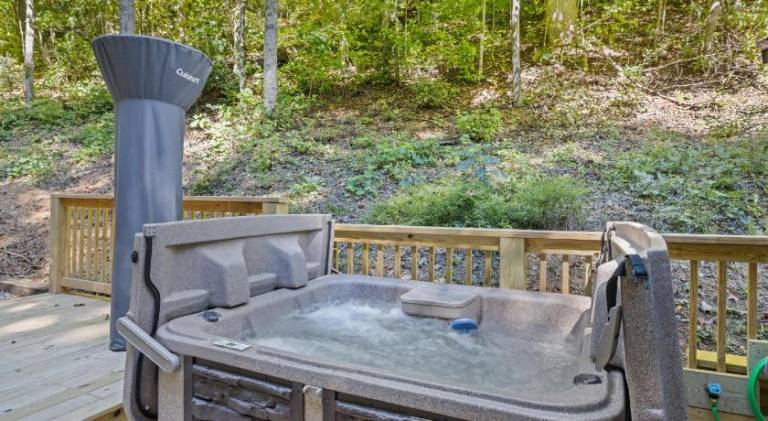 House with jacuzzi in Gatlinburg, TN