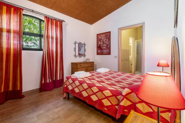 Villa with barbecue, fast internet & yard | Garden view | Dogs allowed — photo 4