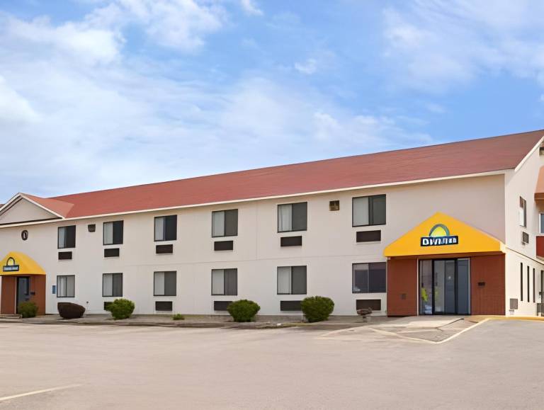 Econo Lodge Inn & Suites Yankton in Yankton, SD