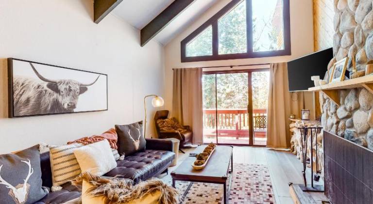 Spacious vacation home with hot tub | Pets allowed in Breckenridge, CO