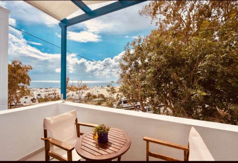 Serenite Santorini 2 Bd Getaway and Stunning Sea View