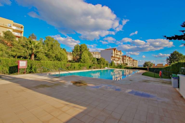 Holiday apartment with terrace & pool | City view — photo 3