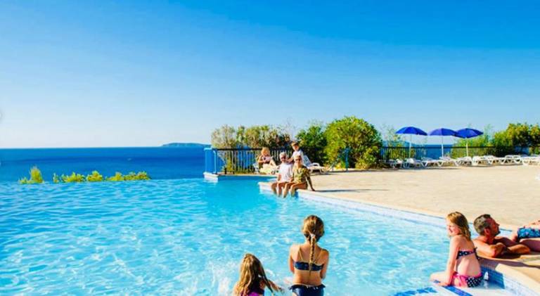 Apartment with barbeque, private pool & terrace in Le Lavandou
