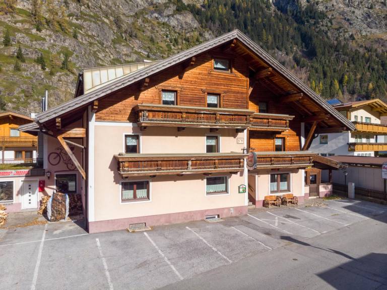 Vacation home with terrace & sauna in Laengenfeld