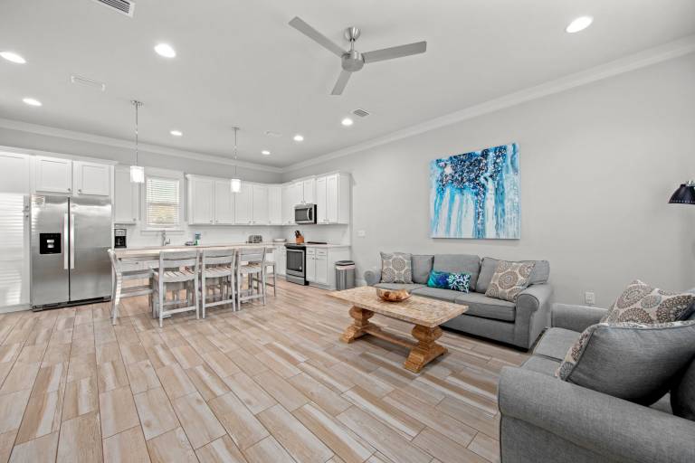 Family-oriented nice house with patio, heated pool & BBQ | Lake view | Pets allowed — photo 3