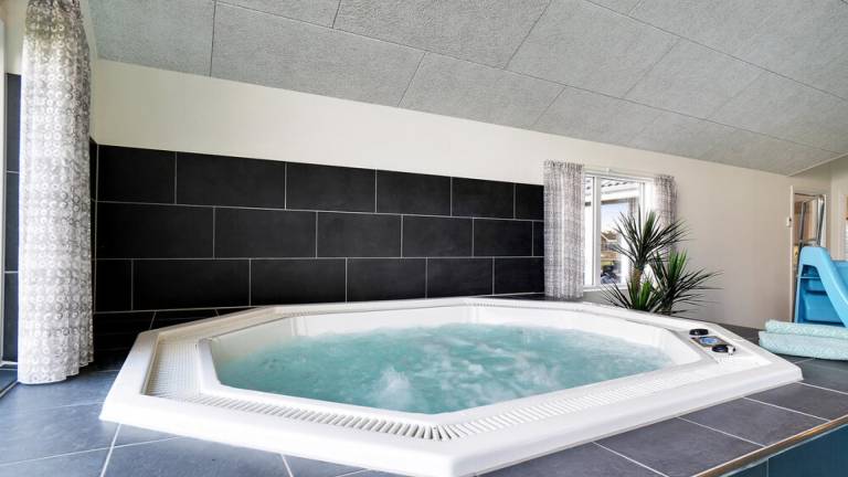 House with sauna, jacuzzi & grill — photo 3