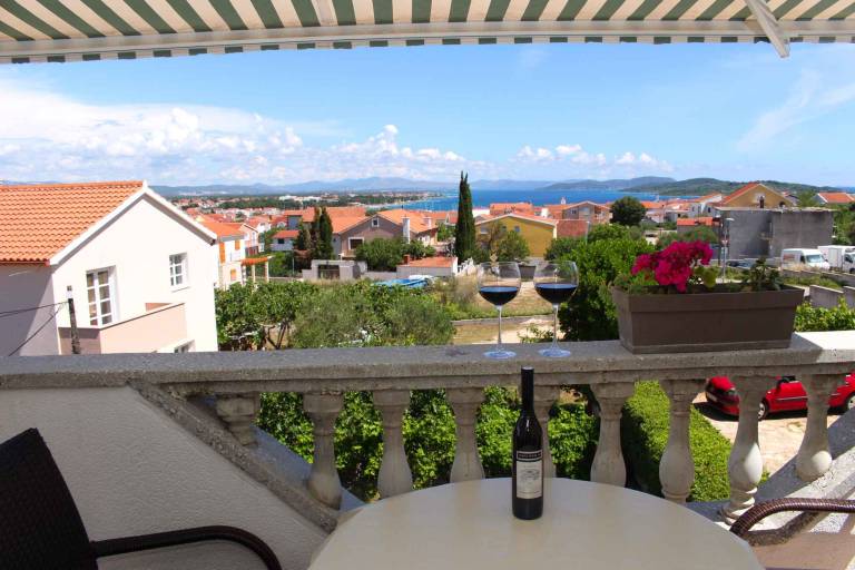 Holiday apartment with balcony and sea view in Vodice