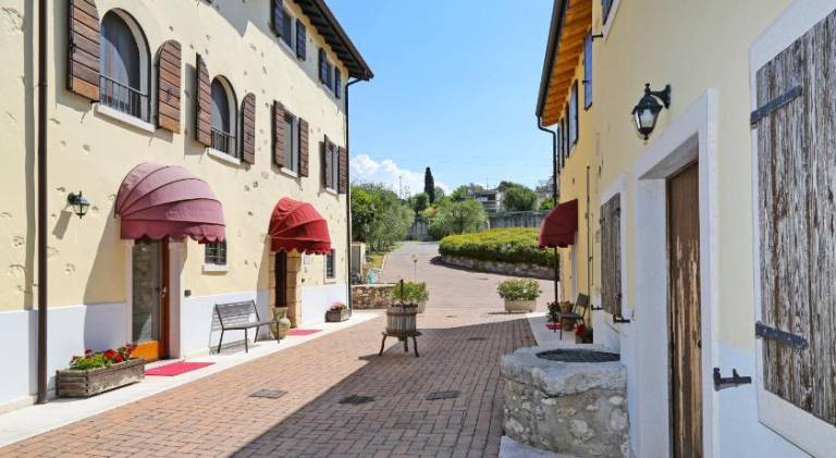 Serviced apartment with yard, hot tub & pool | Suitable for remote work — photo 4