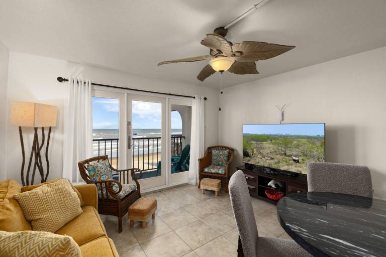 Condo with private pool — photo 4