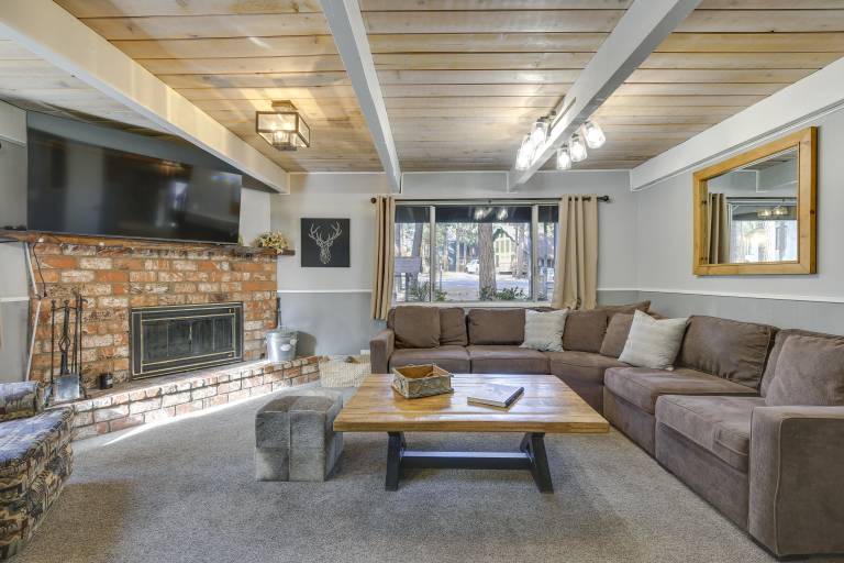 2 Mi to Lake & Skiing: Big Bear Family Cabin — photo 4