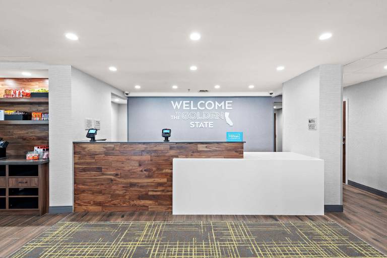 Hampton Inn by Hilton Los Angeles Airport — photo 4