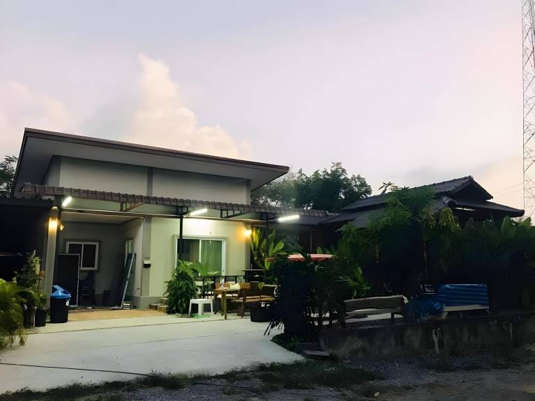 House with barbecue & terrace in Rayong