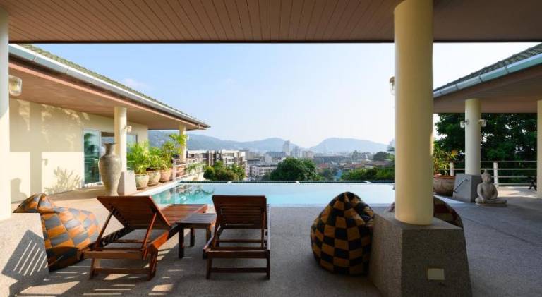 Villa with pool — photo 3