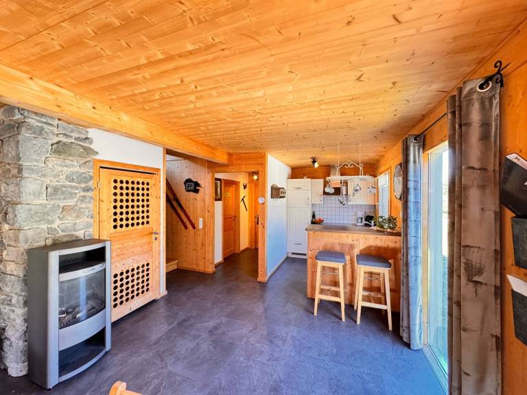 Chalet with yard, patio & pool | Close to the ski | Dogs allowed — photo 2