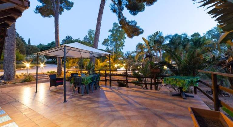 Vacation home with terrace, garden & grill — photo 5