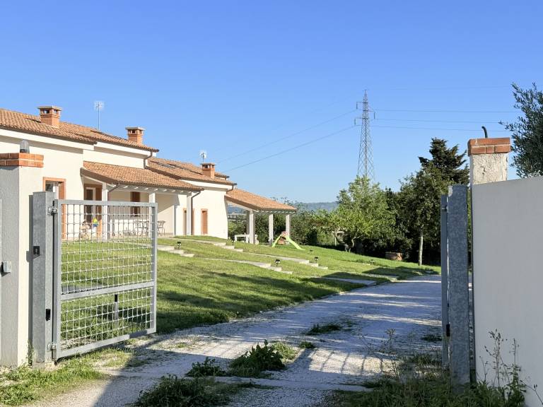 Fully equipped holiday apartment with garden | Garden view | Pet-friendly — photo 2