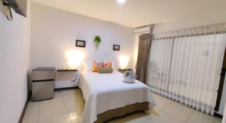 Hotel Boutique CasAguacate close to Airport Pedregal Centro de Convenciones de Costa Rica