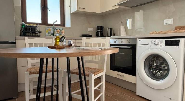 Lovely vacation home with patio | Pet-friendly — photo 3
