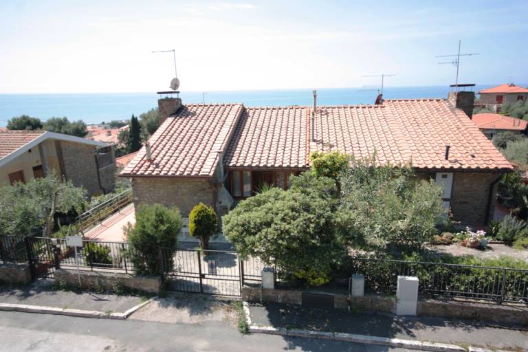 Villa with terrace | City view — photo 4