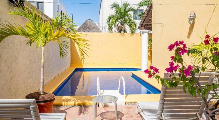 House with pool | Pets are welcome — photo 2