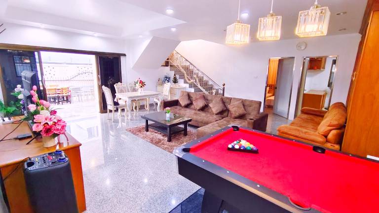 Villa with pool, BBQ & yard | Suitable for remote work | Pets are welcome — photo 2
