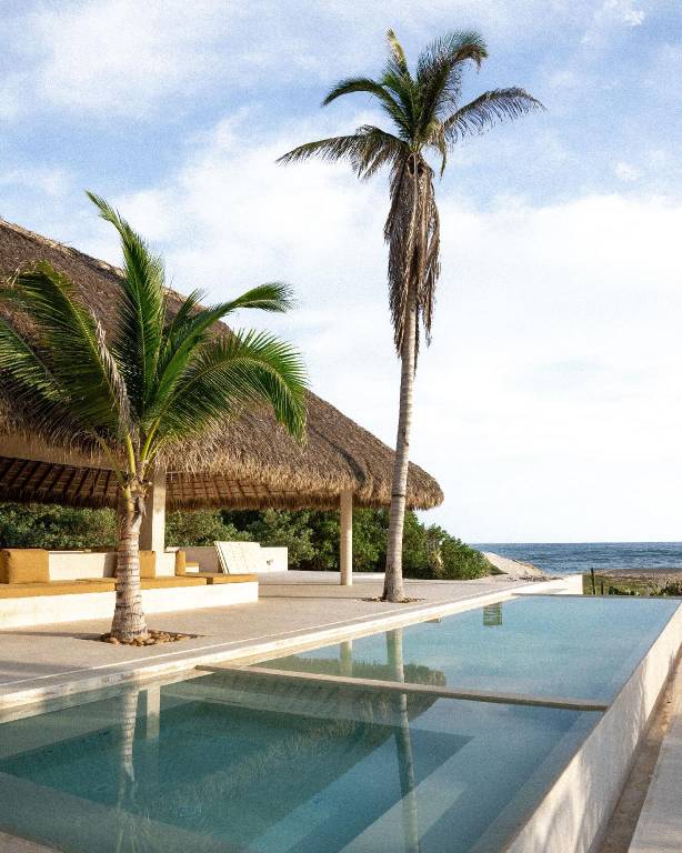 Villa with pool, patio & yard — photo 3