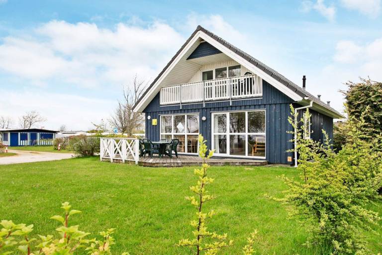 Vacation home with terrace, grill & sauna — photo 2