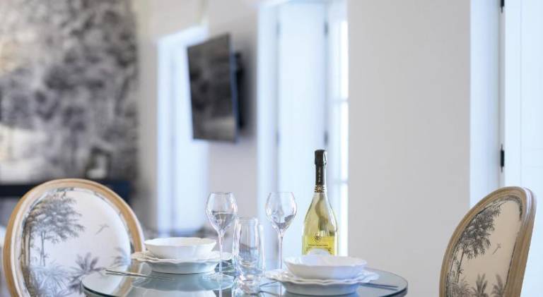 Les Suites BB, Champagne Besserat de Bellefon — photo 2
