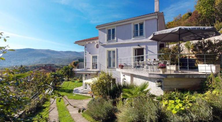 Holiday apartment with pool in Opatija