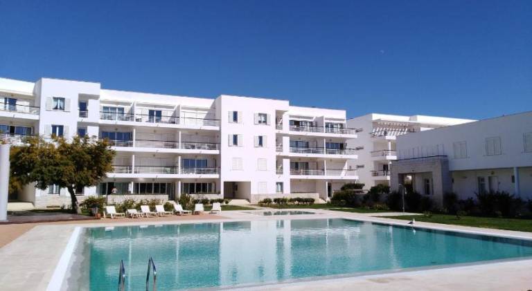 Rental apartment with private pool, terrace & yard in Lagos