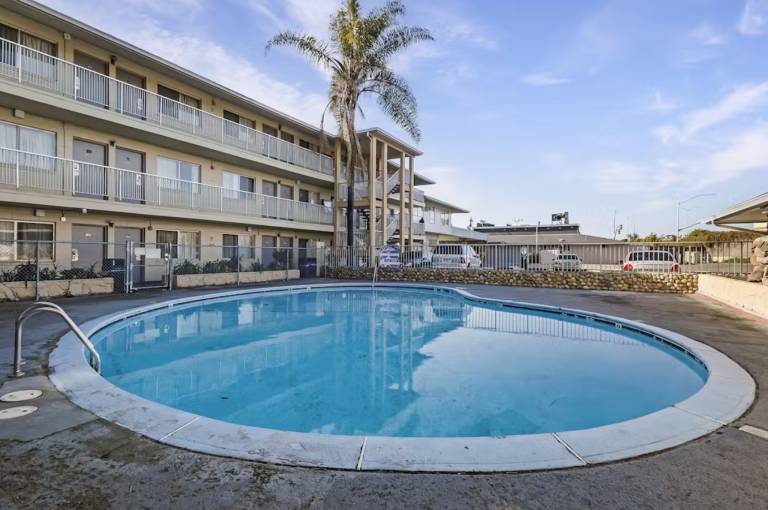 Heritage Inn Express Hayward — photo 2
