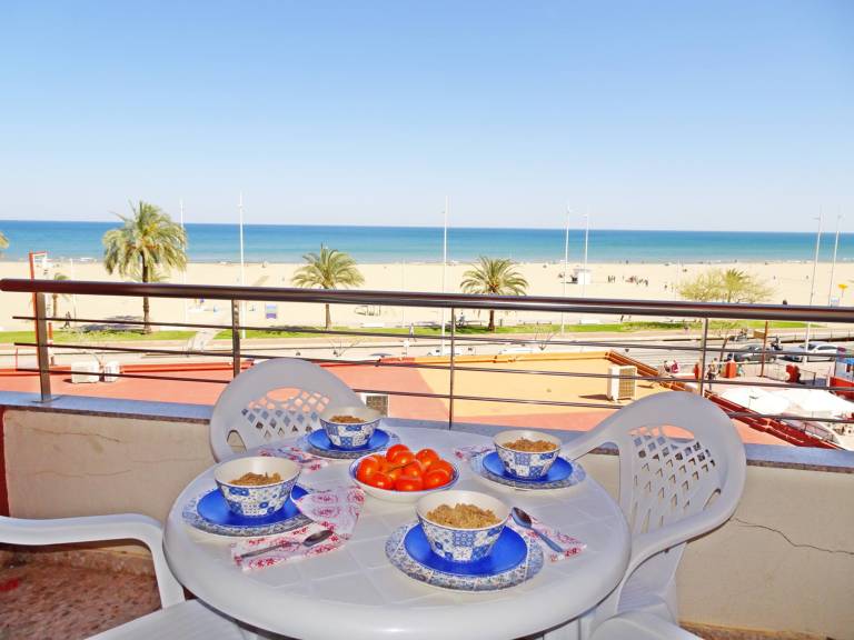 Holiday apartment with pool, garden & patio | Next to the beach | Pets allowed in Gandia
