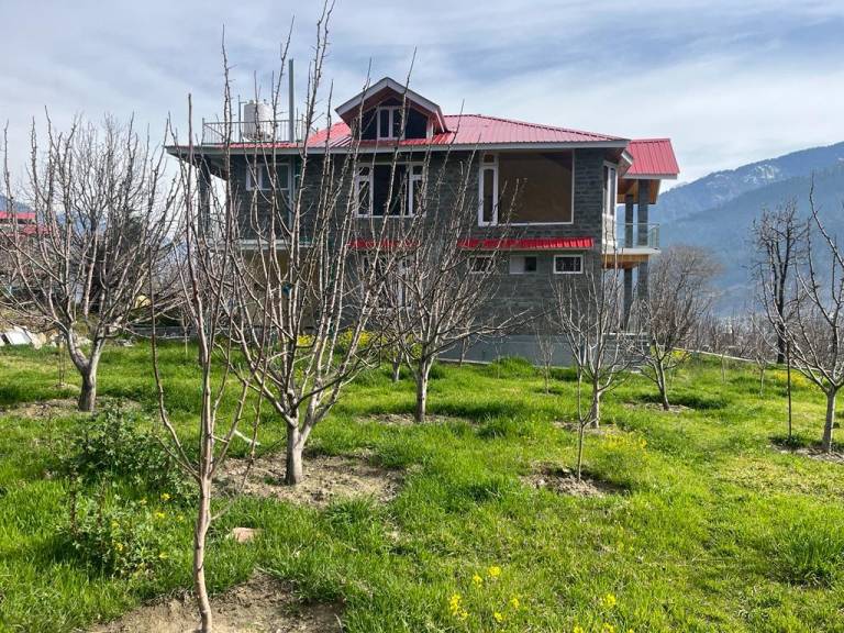 170 m&sup2; Villa