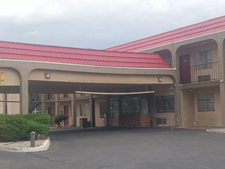 Tree Inn & Suites Albuquerque in Albuquerque, NM