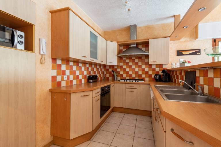 Fully equipped vacation home with terrace, barbecue & yard | Dogs allowed — photo 4