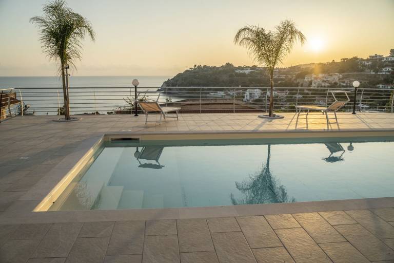 Villa with terrace & yard | Sea view — photo 4
