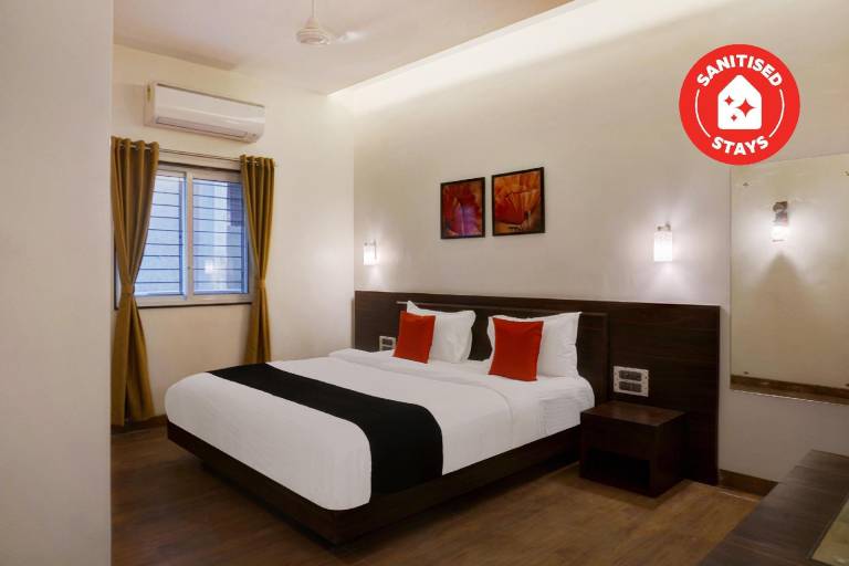 Capital O 38128 Omkar Executive